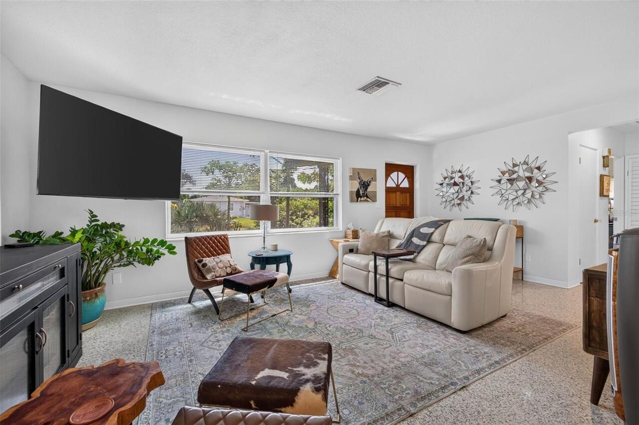 Listing Photo 8