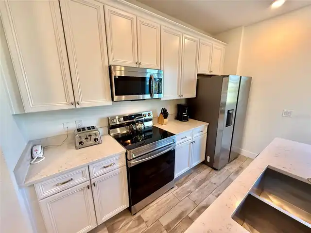 Listing Photo 8