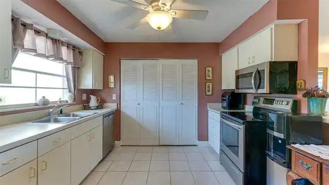 Listing Photo 9