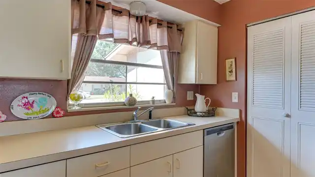 Listing Photo 10