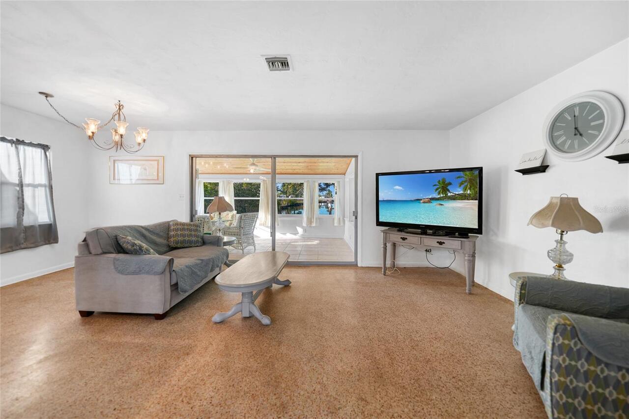 Listing Photo 10