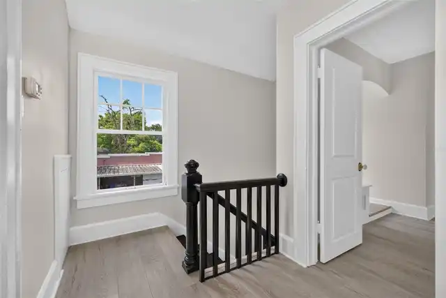 Listing Photo 10