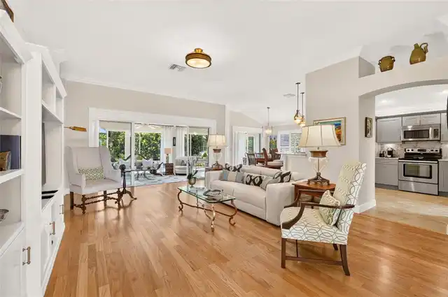 Listing Photo 11
