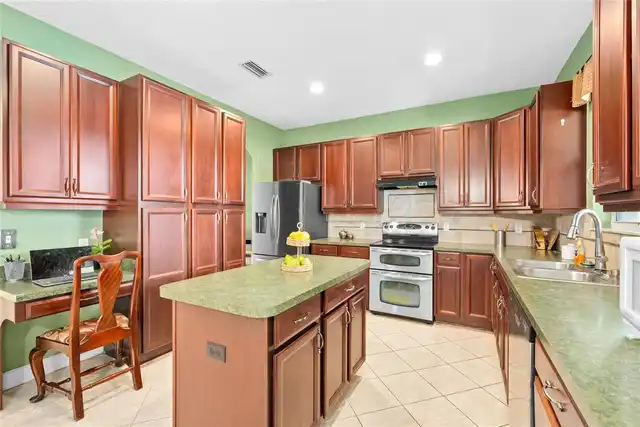 Listing Photo 14