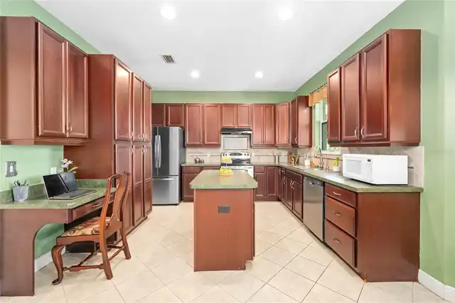 Listing Photo 15