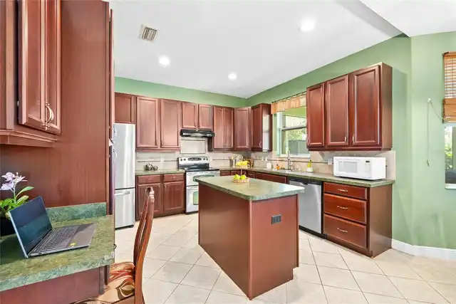 Listing Photo 16