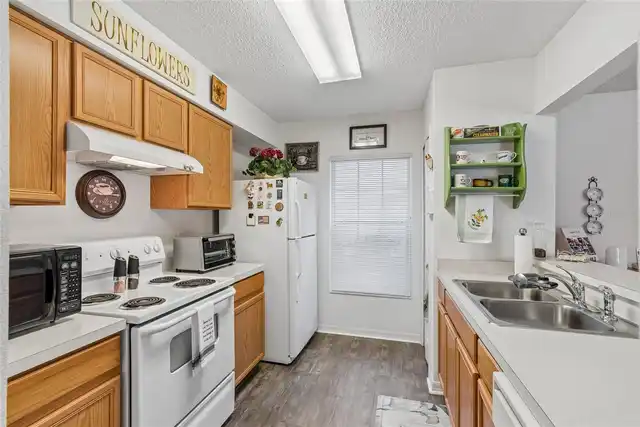 Listing Photo 9