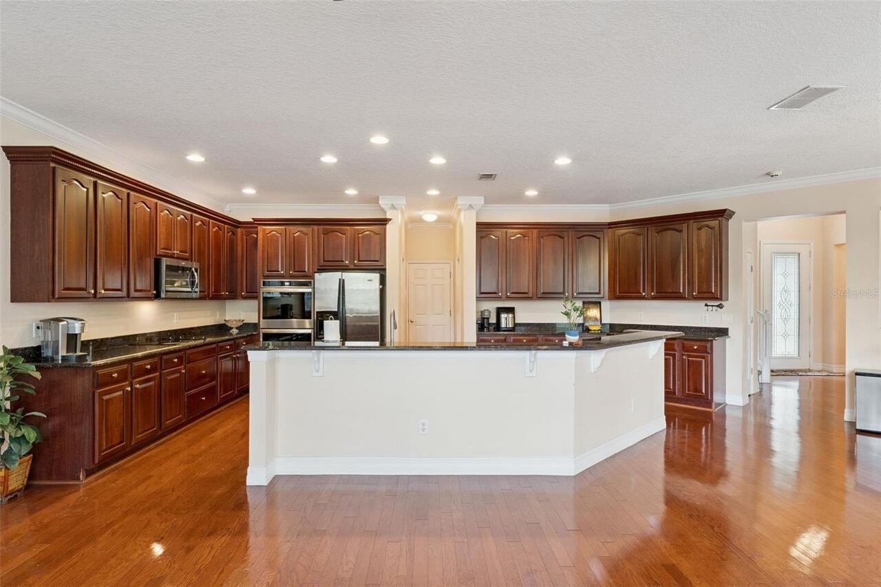 Listing Photo 12
