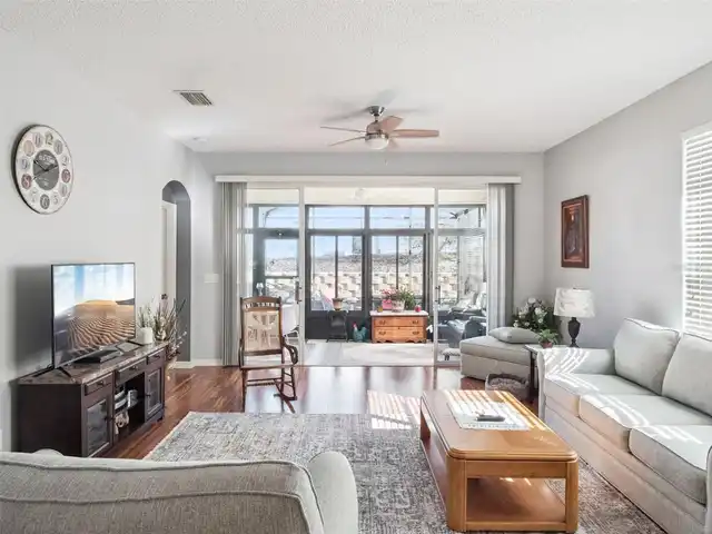 Listing Photo 6