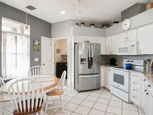 Listing Photo 10
