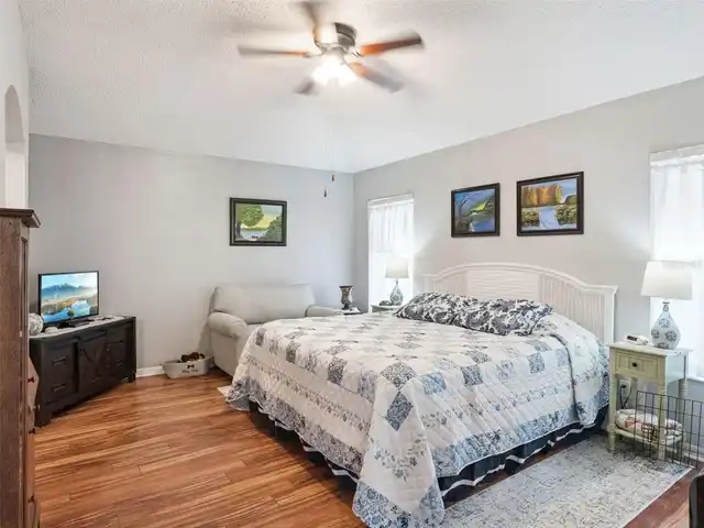 Listing Photo 12