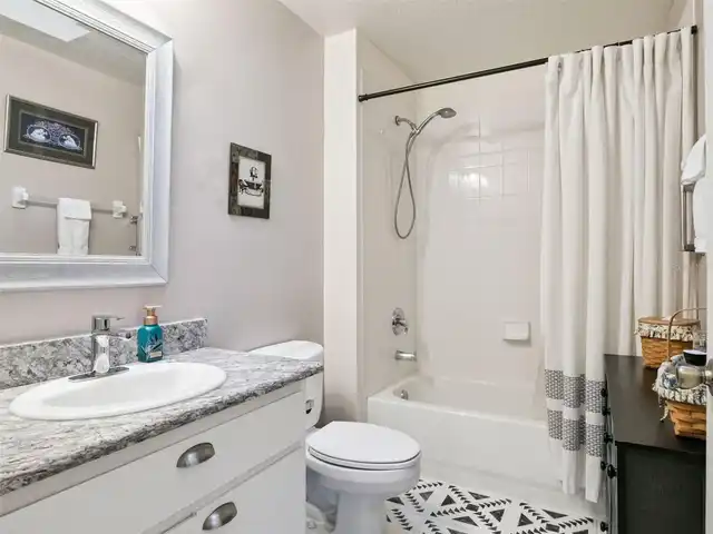 Listing Photo 17