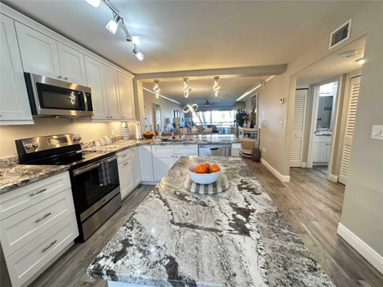 Listing Photo 8
