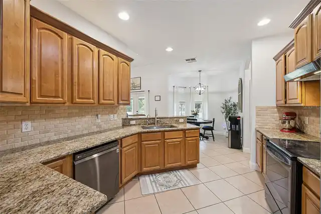 Listing Photo 12