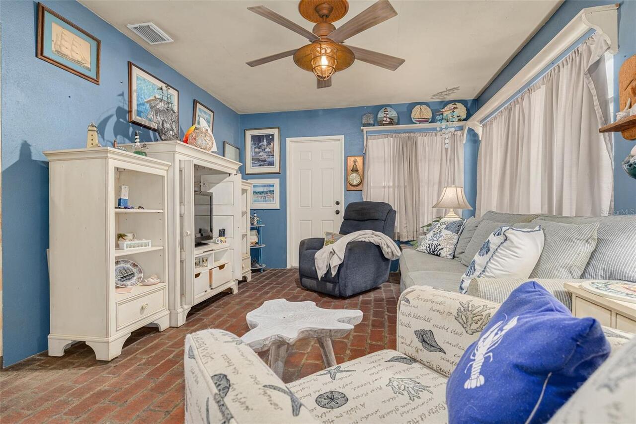 Listing Photo 11