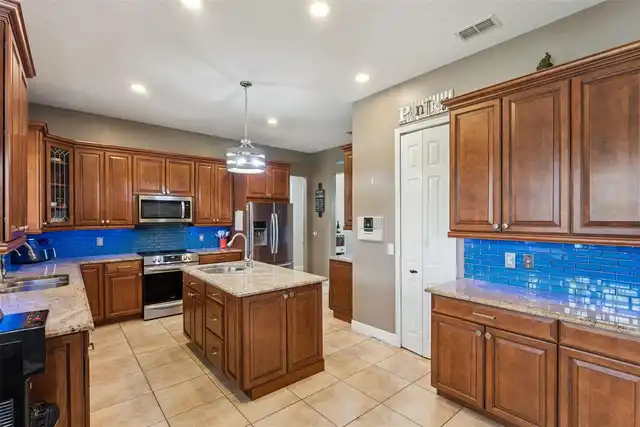 Listing Photo 7