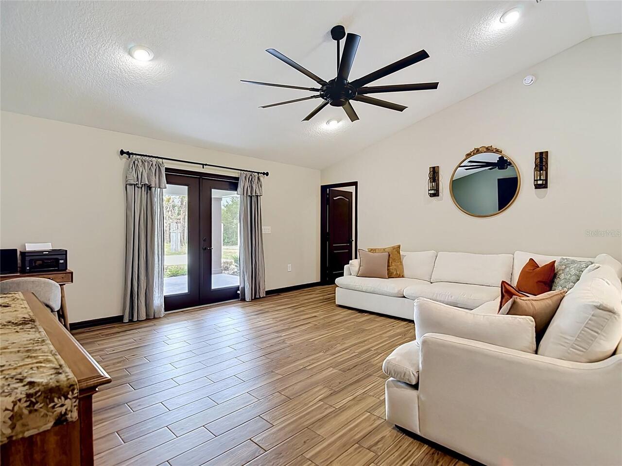 Listing Photo 22