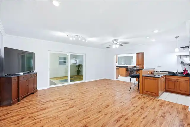 Listing Photo 16