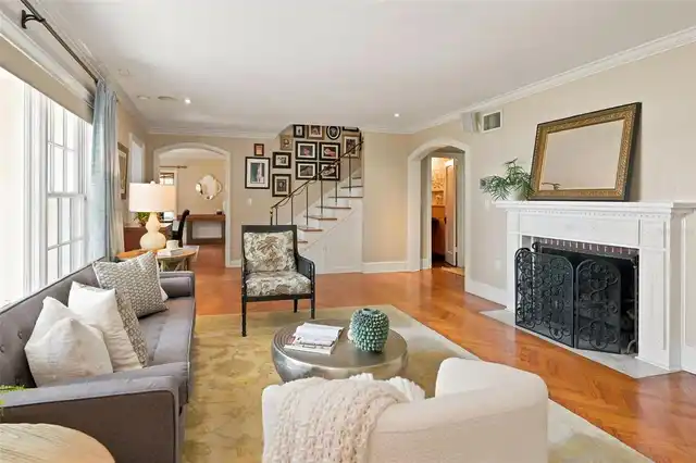 Listing Photo 9