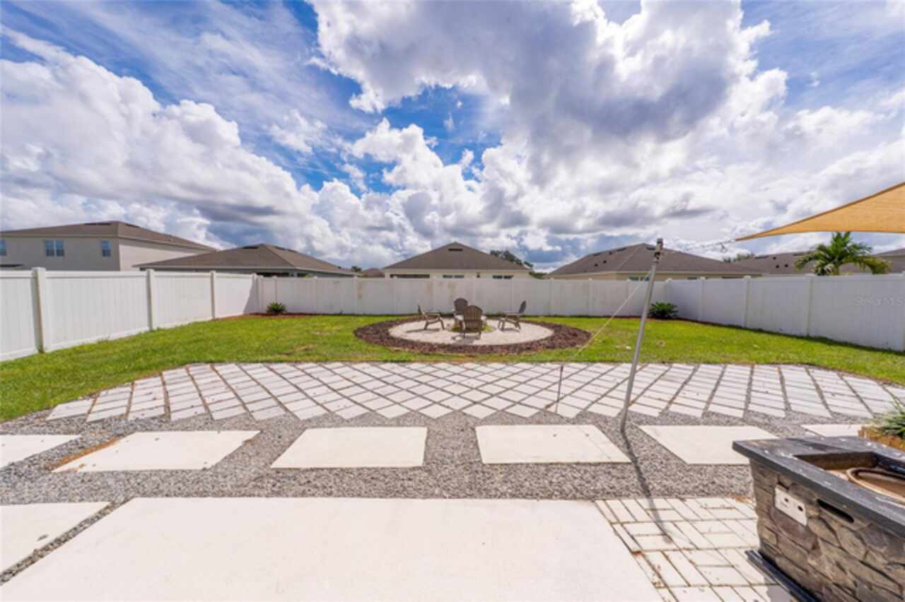 Listing Photo 11