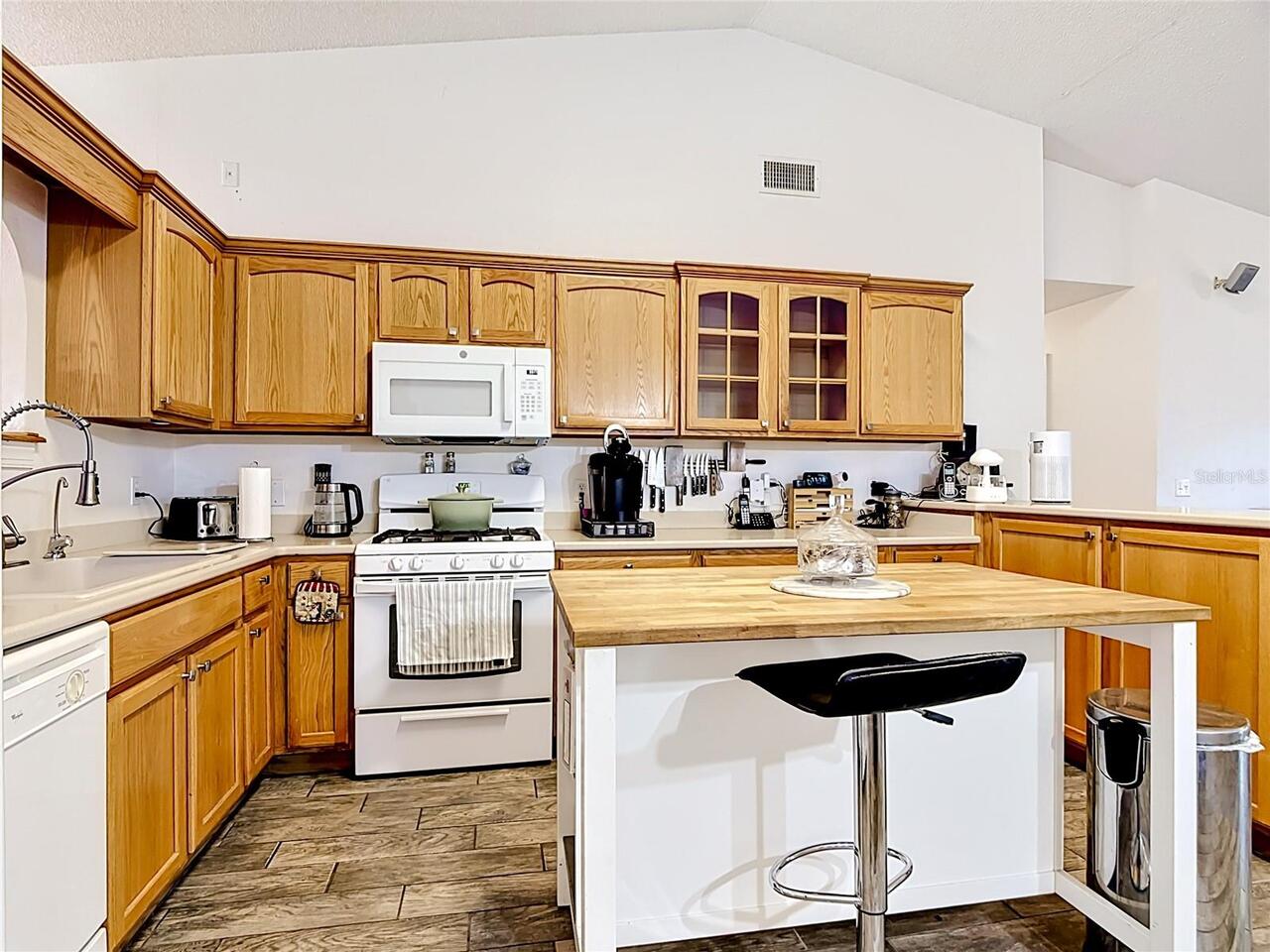 Listing Photo 10