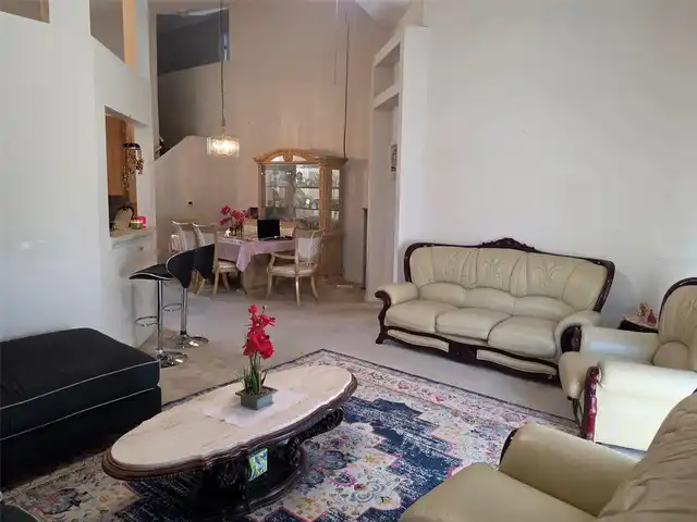 Listing Photo 10