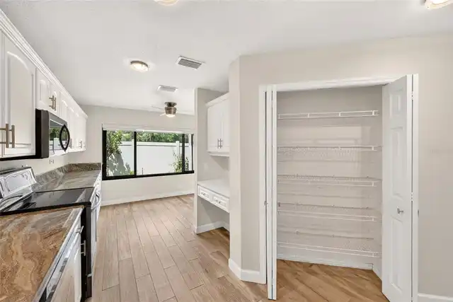 Listing Photo 10
