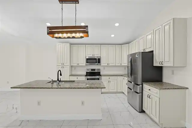 Listing Photo 10