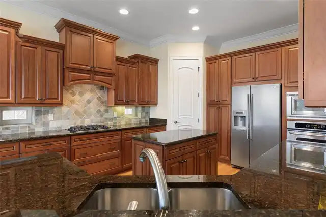 Listing Photo 9