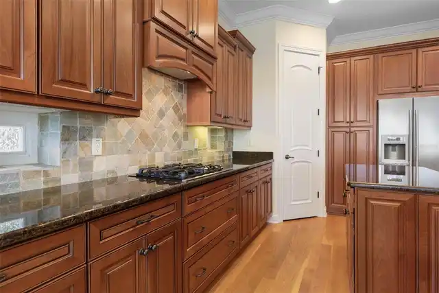 Listing Photo 11