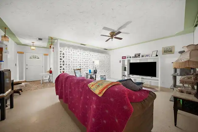 Listing Photo 8