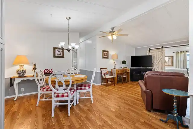 Listing Photo 9