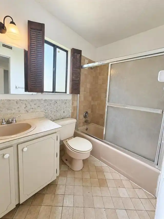 Listing Photo 12