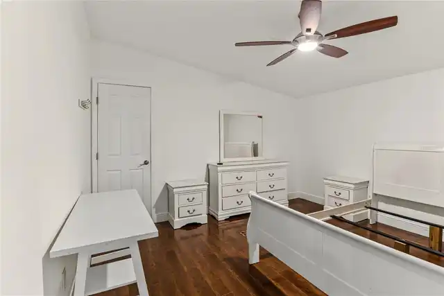 Listing Photo 8