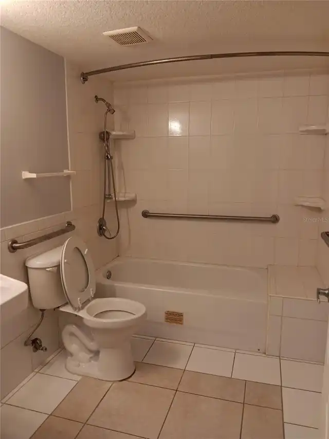 Listing Photo 12