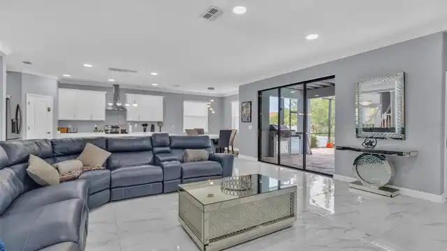 Listing Photo 12
