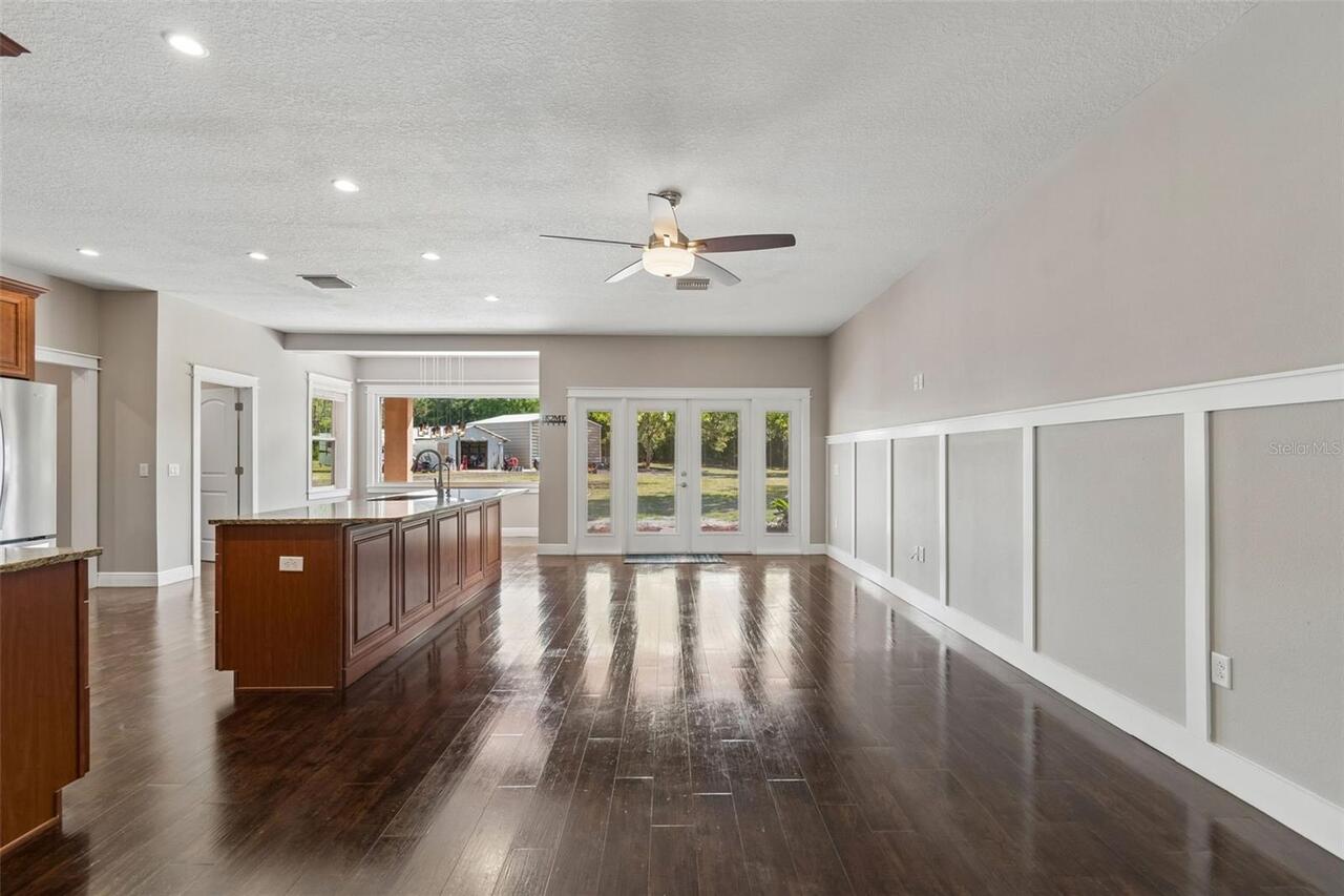 Listing Photo 11