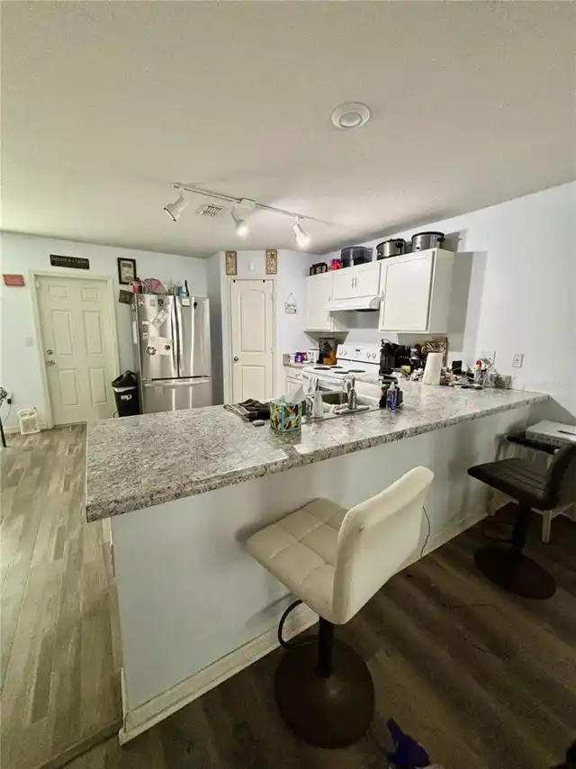 Listing Photo 8