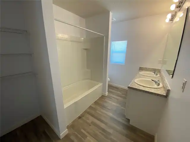 Listing Photo 11