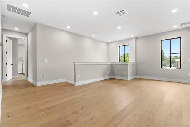Listing Photo 25