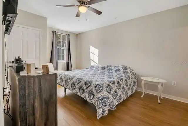 Listing Photo 10