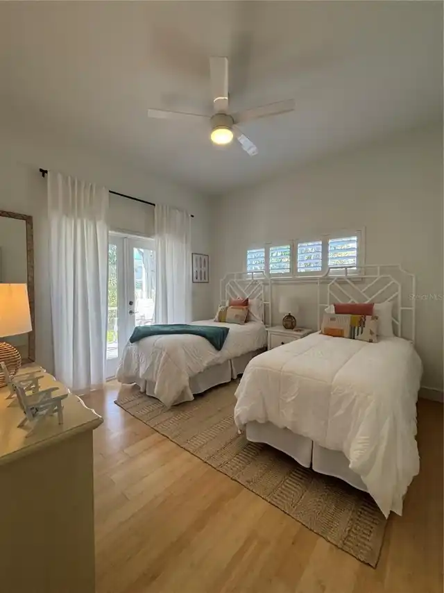 Listing Photo 12