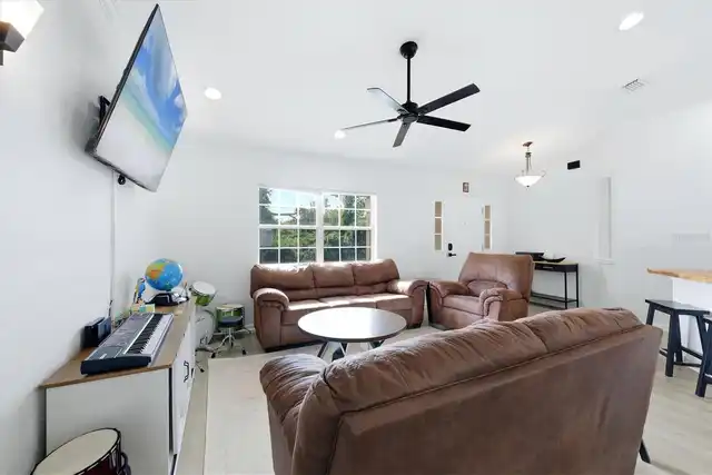 Listing Photo 6
