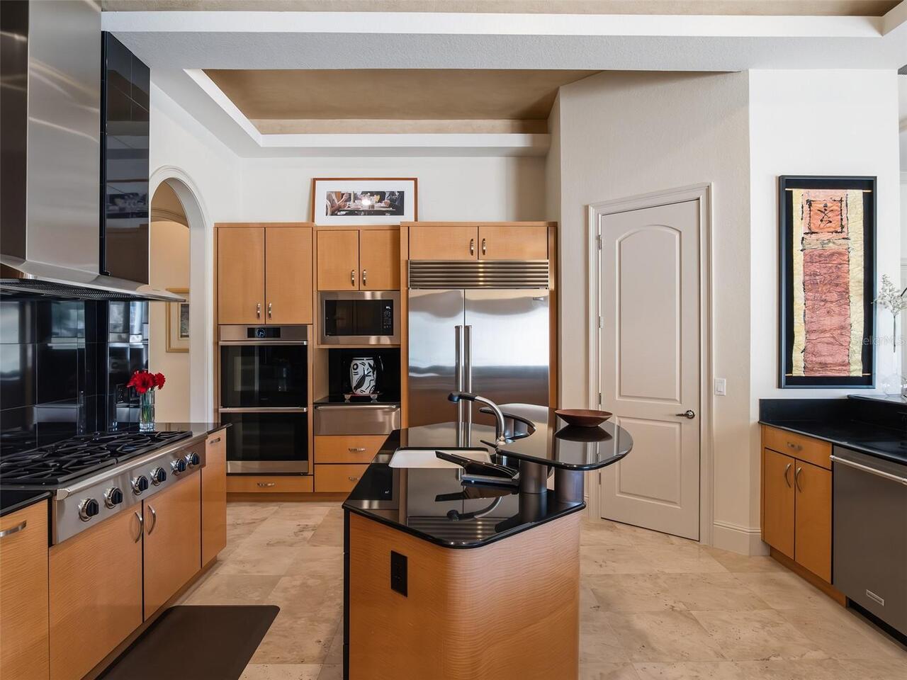 Listing Photo 9