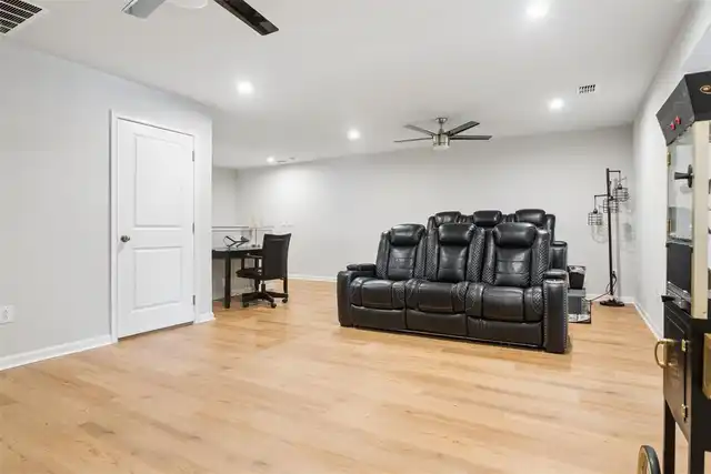 Listing Photo 18