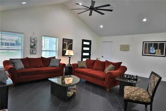 Listing Photo 10