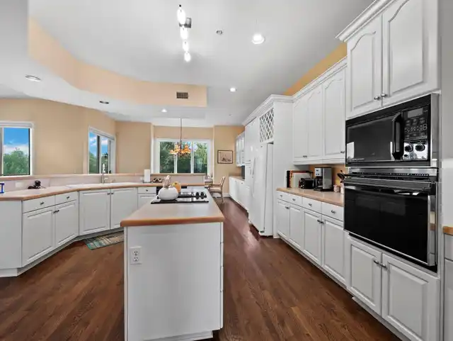 Listing Photo 18