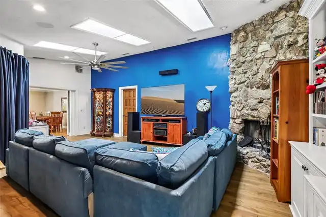 Listing Photo 10