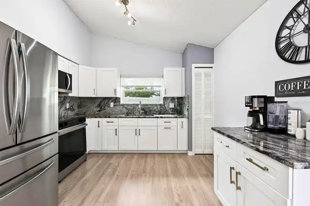 Listing Photo 10
