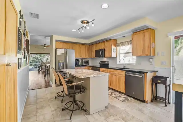 Listing Photo 9